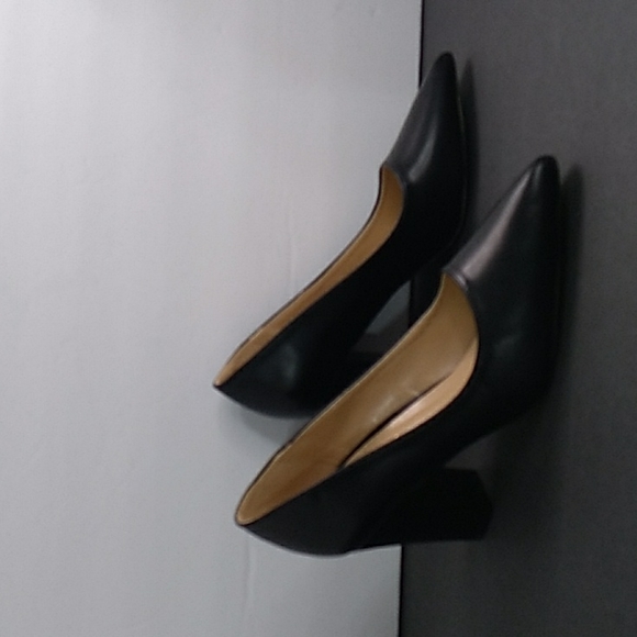 Catherine Malandrino black vegan leather pump heel shoes size 8.5 NEW - Picture 2 of 12